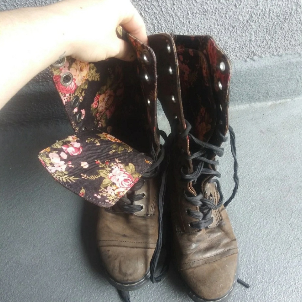 Vintage 1914 Floral Dr Martin's Triump Boots